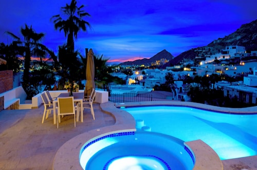 Villa Ysabel: Remodeled Ocean-View Pedregal Escape