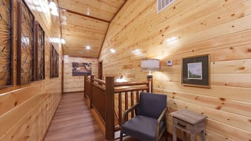 Cabin, 6 Bedrooms | Interior
