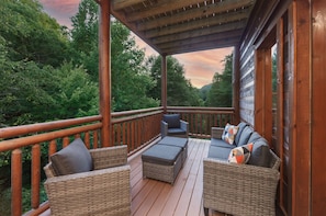 Cabane, 6 chambres | Balcon