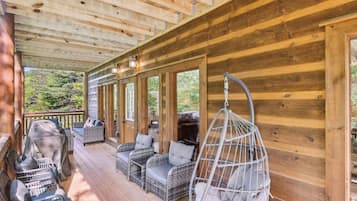 Cabin, 6 Bedrooms | Terrace/patio