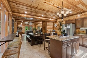 Cabane, 6 chambres | Restauration