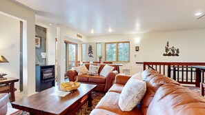 公寓式客房, 3 间卧室 | 起居区 | 智能电视、流媒体服务