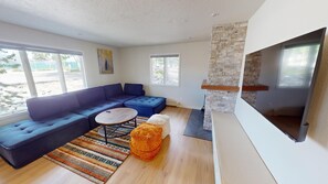 TV, fireplace - Updated End Unit In Town! Walk to Coffee, Dining. Easy Drive to 6 Ski Areas (Dillon)