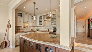 Condo, 2 Bedrooms | Private kitchen