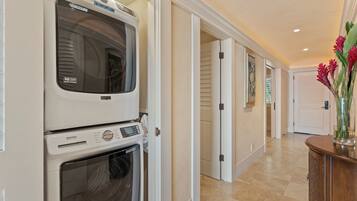 Condo, 2 Bedrooms | Interior
