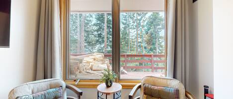 Condo, 3 Bedrooms | Living area