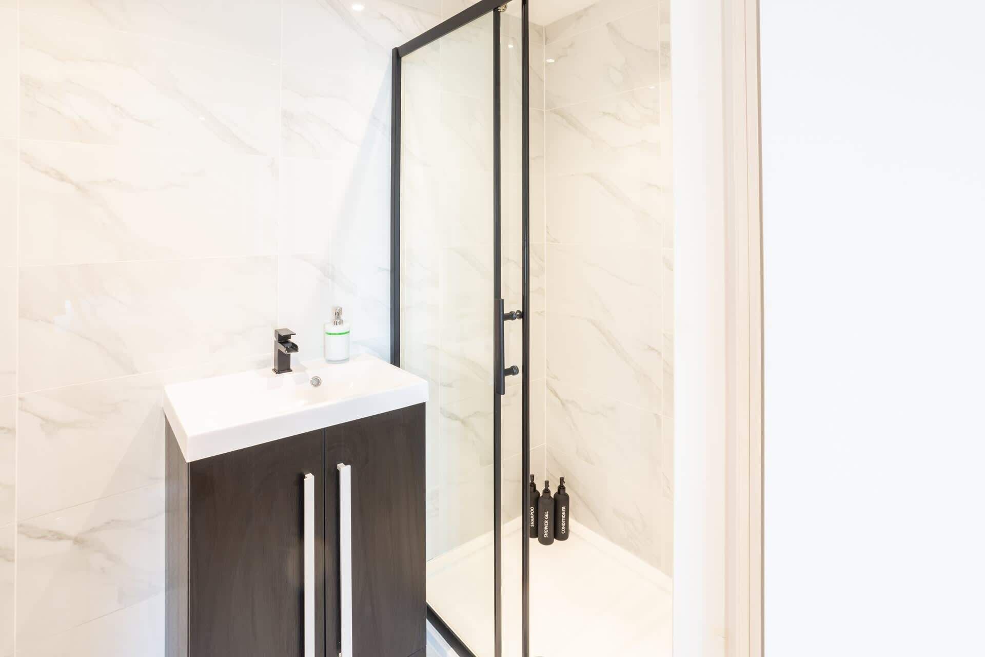 Shower, towels, shampoo