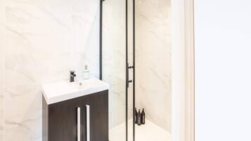 Shower, towels, shampoo