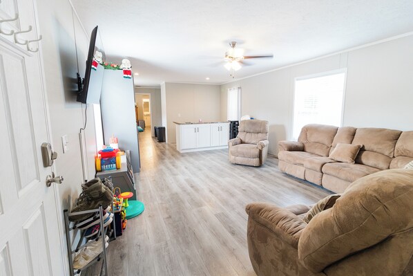 Interior - Family Friendly Home & Shop for Lake Activities & Outdoor Fun (Stoutsville)