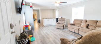 Family Friendly Home & Shop for Lake Activities & Outdoor Fun