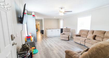 Family Friendly Home & Shop for Lake Activities & Outdoor Fun