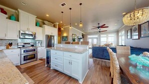 Fridge, microwave, oven, stovetop - Sandy Par (Bolivar Peninsula)