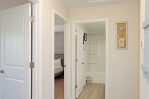 3 habitaciones, tabla de planchar con plancha y wifi gratis