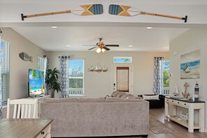 Smart TV - Pixies Paradise: Coastal Retreat & Active Escape (Port St. Joe)