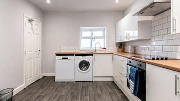 House | Private kitchen | Full-size fridge, microwave, oven, stovetop