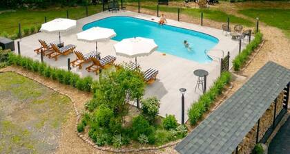 The Bend: Boutique Stays - Pool, Waterfront, Sauna