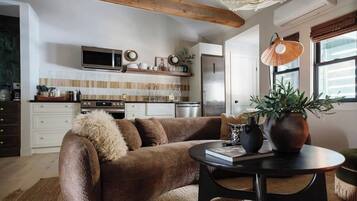 TV, fireplace, stereo