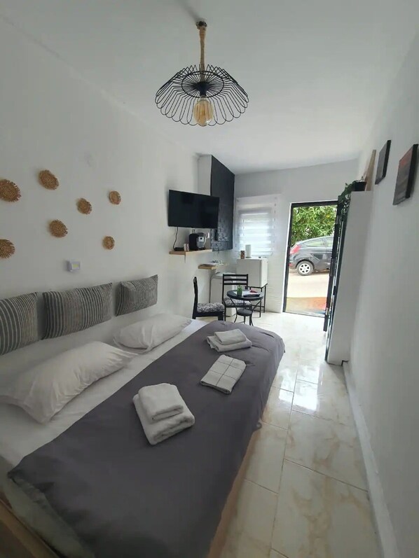 1 bedroom, WiFi, bed sheets