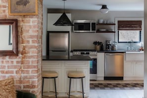 Coffee/tea maker, fridge, microwave, oven