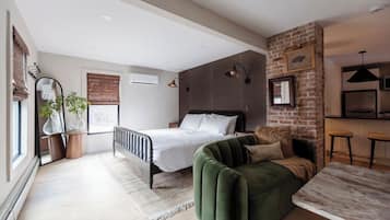 1 bedroom, desk, iron/ironing board, WiFi