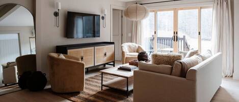 TV, fireplace, stereo