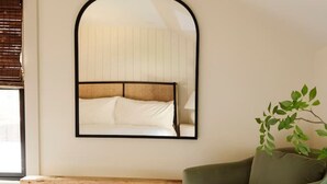 2 habitaciones, escritorio, tabla de planchar con plancha y wifi 