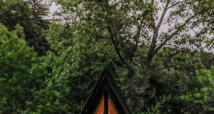 The Bend: Cottage • Pool • Sauna • Fire Pits