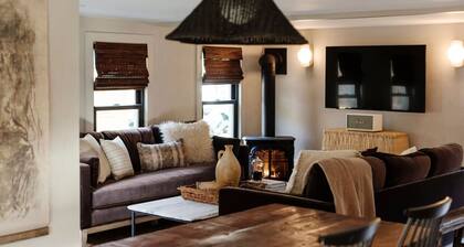 The Bend: Cottage • Pool • Sauna • Fire Pits