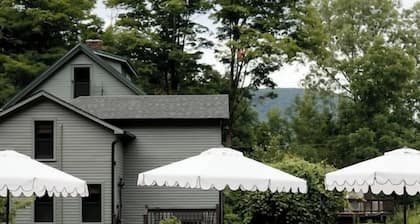 The Bend: Trout Lily Suite • Pool • Sauna • Fire Pits