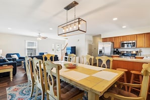 Dining - Captivating Canal Views at This Bayside Getaway in Bethany Beach! (Bethany Beach)