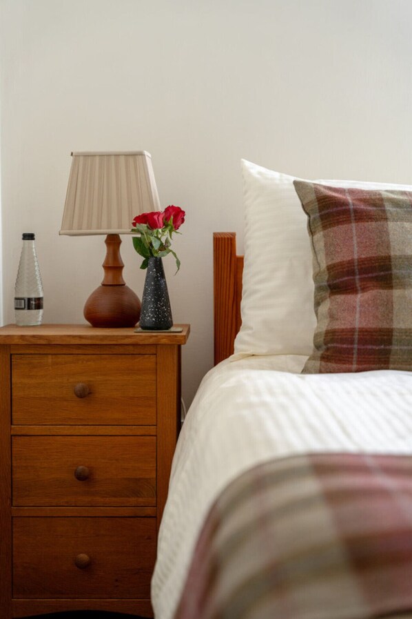 2 habitaciones, tabla de planchar con plancha y wifi gratis 