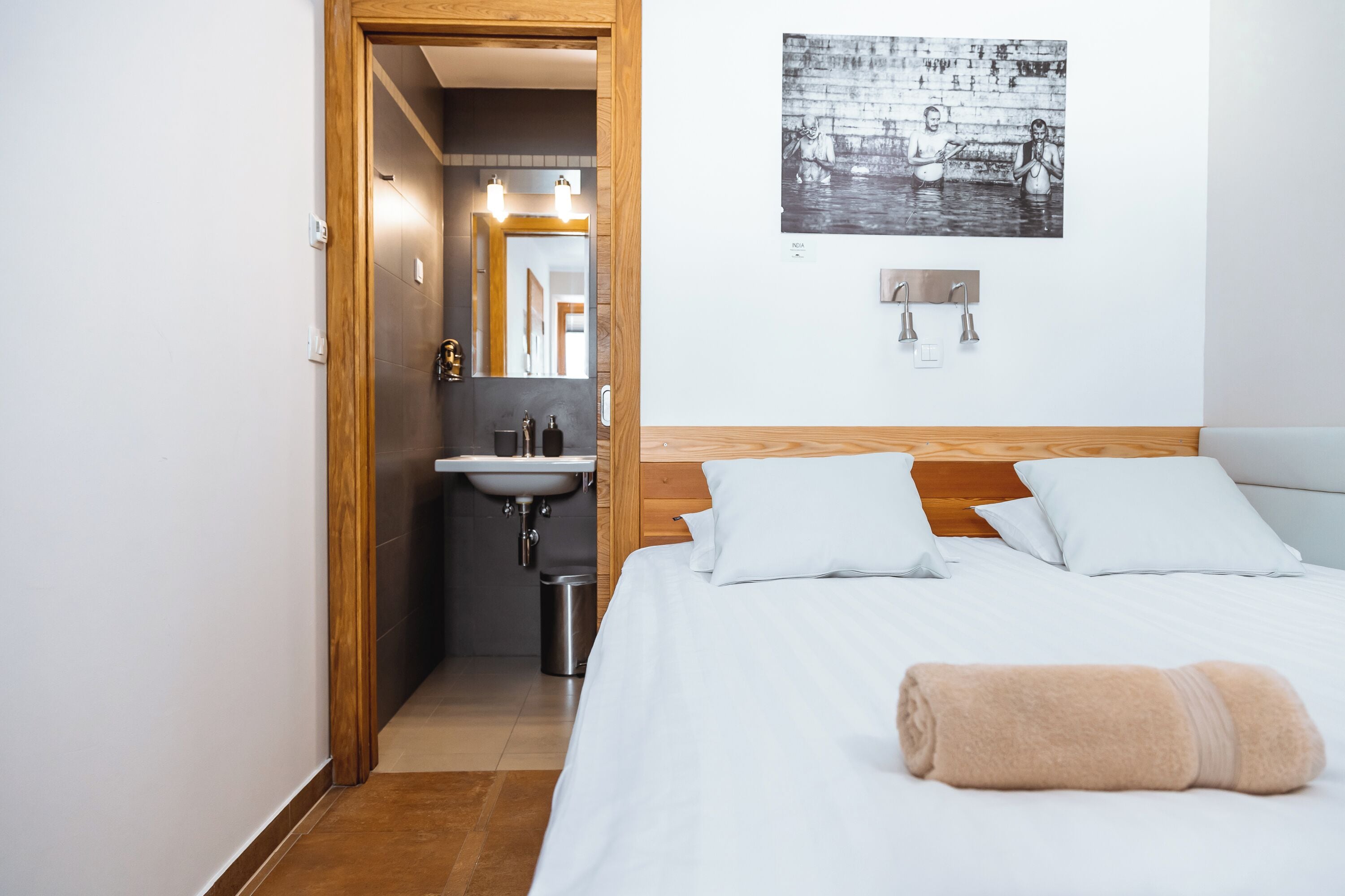 Kahden hengen perushuone | Silitysrauta/-lauta, ilmainen Wi-Fi