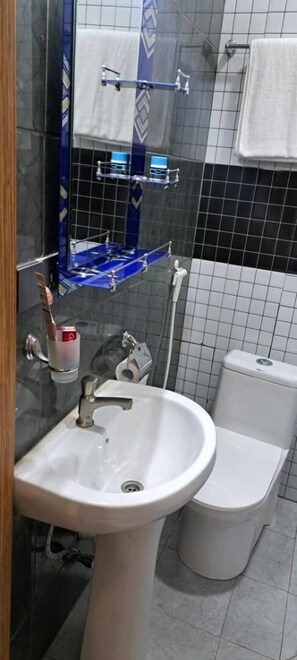 Doppelzimmer, Balkon | 1 Schlafzimmer, Bettwäsche aus ägyptischer Baumwolle