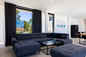 TV, fireplace - Beautiful Villa Adriatis with pool in Brač, BBQ, family (Sutivan)