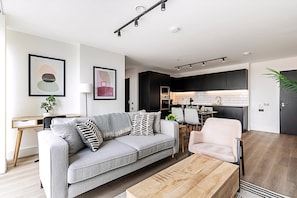 Exterior - Contemporary Two Bedroom Apartment (London)