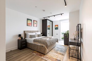 Exterior - Contemporary Two Bedroom Apartment (London)