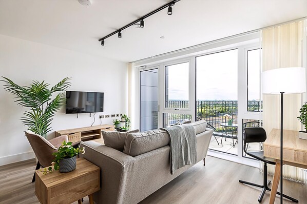 Exterior - Contemporary Two Bedroom Apartment (London)