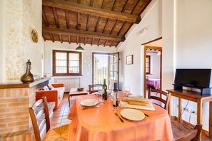 Apartment | 2 bedrooms - Myrtle apt With Shared Pool (Castiglione del Lago)