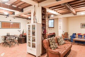 Apartment | 1 bedroom - Mustard apt With Shared Pool (Castiglione del Lago)