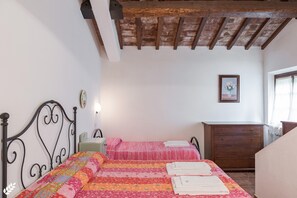 Apartment | 1 bedroom - Mustard apt With Shared Pool (Castiglione del Lago)