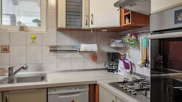 Familienapartment, Mehrere Schlafzimmer (Countyside Apartment Gracijela) | Eigene Küche | Kühlschrank, Mikrowelle, Ofen, Herdplatte