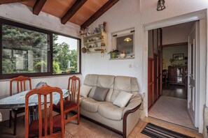 Family Apartment, Multiple Bedrooms (Countyside Apartment Gracijela) | Living area | 21-inch flat-screen TV with satellite channels - Countryside Apartments Labin (Sveta Nedelja)