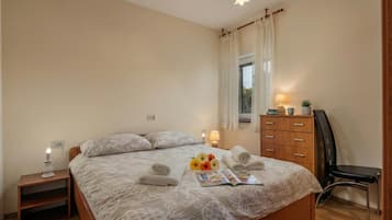 Familienapartment, Mehrere Schlafzimmer (Countyside Apartment Gracijela) | 2 Schlafzimmer, Bügeleisen/Bügelbrett, kostenloses WLAN, Bettwäsche