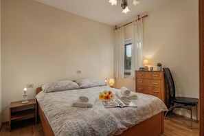 2 sovrum, strykjärn/strykbräda, gratis wi-fi och sängkläder