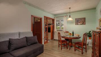 Family Apartment, Multiple Bedrooms (Countyside Apartment Gracijela) | Living area | 21-inch flat-screen TV with satellite channels