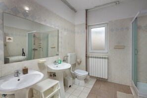 Family Apartment, Multiple Bedrooms (Countryside Apartment Giani) | Bathroom - Countryside Apartments Labin (Sveta Nedelja)