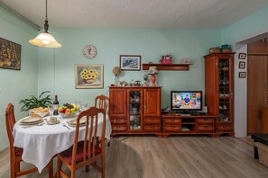 Family Apartment, Multiple Bedrooms (Countyside Apartment Gracijela) | Dining
