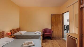 2 habitaciones, tabla de planchar con plancha y wifi gratis