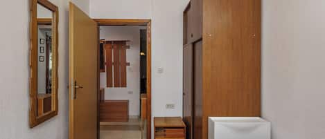 Apartamento família, vários quartos (Countyside Apartment Gracijela) | 2 quartos, ferros/tábuas de passar roupa, Wi-Fi de cortesia