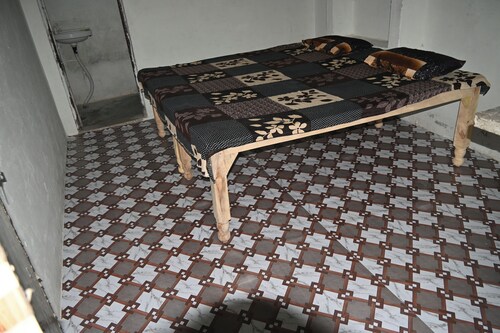 श्री बाँकेबिहारी सेवा धाम  Near Atalla Chungi Parikrama Marg Vrindavan.